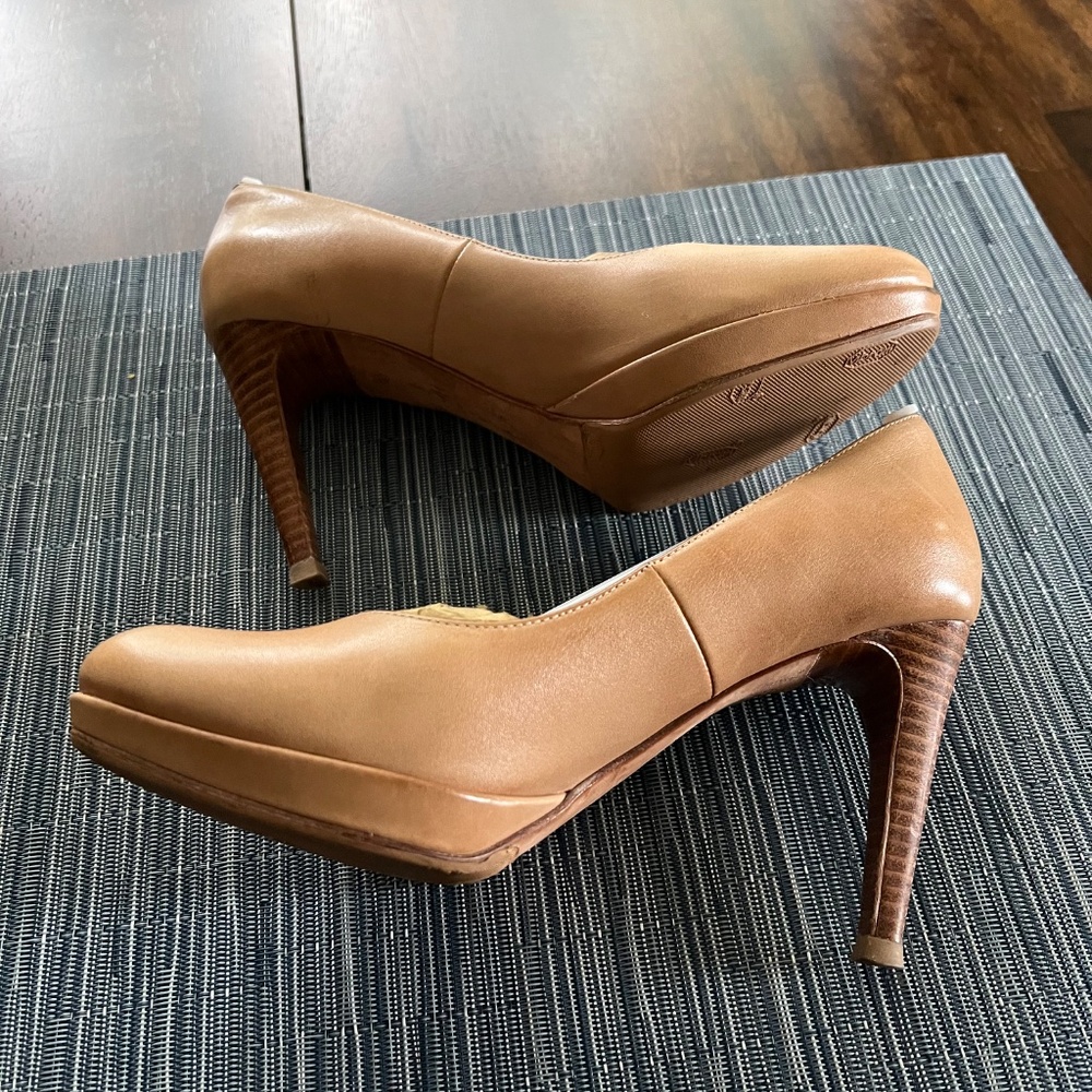 Cole Haan Chelsea Pumps Sandstone Size 6 - Picture 12 of 15